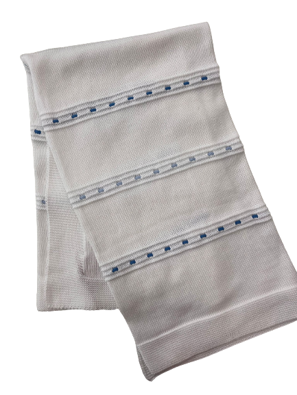 Scaldacuore Coperta bianca per neonato con dettagli celesti