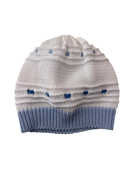 Scaldacuore Cappello bianco per neonato con dettagli celesti